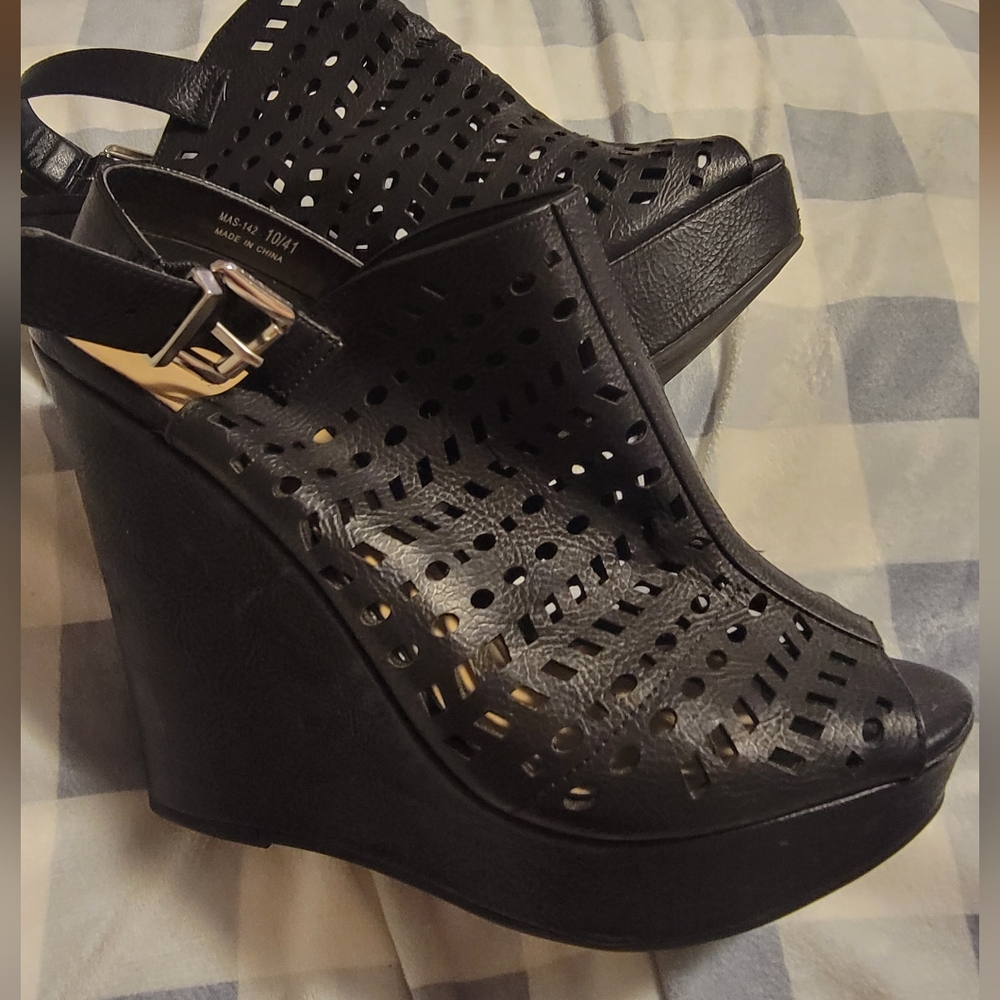 Peeptoe Wedges